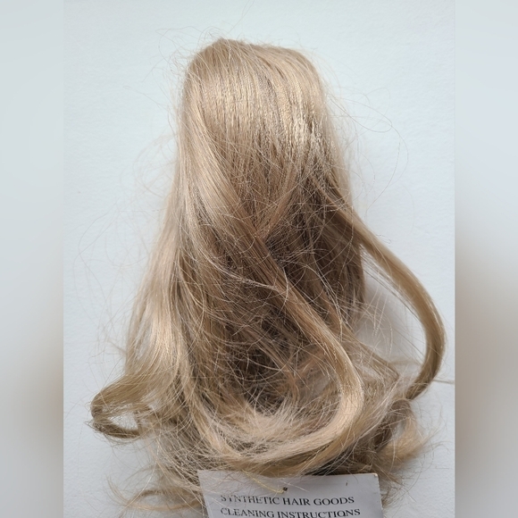 MAGIC Synthetic Blonde Clip In 10" Hair Extension NWT - Picture 3 of 7